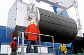Waste nuclear fuel,unloading from ship
