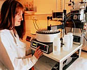 Low pressure preparative chromatography apparatus