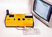 Electronic colorimeter tests a sample