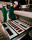 Chocolate bar moulding machine