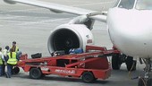 Airplane baggage unloading