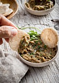Spicy lentil dip with parsley, lemon and crackers