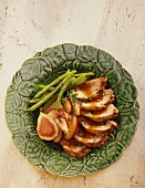 Pork fillet with green beans, apples and figs