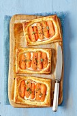 Puff pastry tartlets with ham, cream cheese and mini carrots