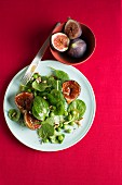 Spinach salad with figs and pine nuts