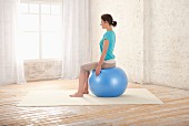 Mobilising the pelvis – Step 1: sit on gym ball, back straight