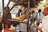 Verkaufsstand einer Strassenküche (Mumbai, Indien)
