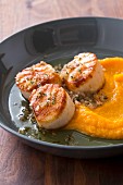 Pan-fried scallops with butternut squash purée