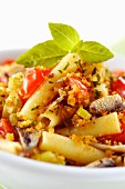 Maccheroni con pomodorini, acciughe e basilico (pasta with cherry tomatoes and anchovies, Italy)