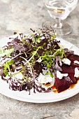 Oriental meslun salad with beetroot and goat's cheese