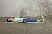 Head twist lying down (fasciae training)