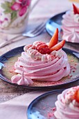 Meringue with strawberries