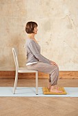 Stable seat from the side (yoga)
