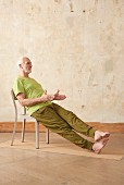 Halbe Streckposition (Yoga), Schritt 1: Sitzen, Beine überkreuzen