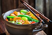 Steaming vegetables with chicken (China)