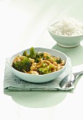 Vegetable curry with broccoli and white beans (Thailand)