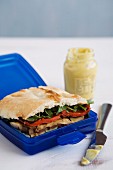 Fladenbrot-Sandwich in der Lunchbox