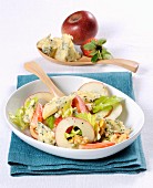 Käsesalat mit Stilton, Apfel und Erdbeeren