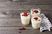 Tapioca pudding with redcurrants in glasses