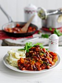 Bean chilli with mashed potatoes