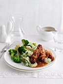 Sausages with mashed potatoes and broccoli