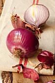 Red onions, whole and halved