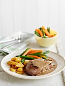 Peppered steak with vegetables and fried potatoes