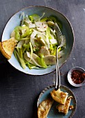 Pepper salad with leek, fennel and bananas