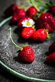 Fresh strawberries on a plate (close-up)