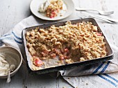 Rhubarb crumble with cream cheese cream