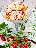 Quark pastries with redcurrants and grated coconut