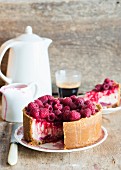 Vanilla cheesecake with raspberries and raspberry sauce, served with coffee