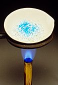 Dehydration of copper (II) sulphate crystals