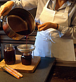 Making Currant Jelly