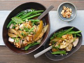 Chicken cooked with pears and green beans