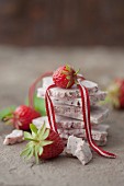 Strawberry and white chocolate slabs with fresh strawberries