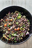 Schwarze Quinoa mit Gemüse