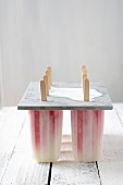 Yoghurt ice lollies with strawberry purée