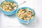 Farfalle with spinach, asparagus, smoked salmon and cream