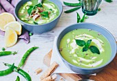 Pea soup with mint leaves