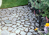 Paving of pebbles