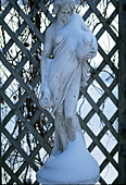 Figur im Schnee