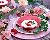 Fragaria (Erdbeeren), Rosa 'Shirley Spray' (Rosen), Clematis