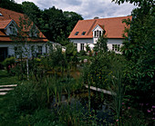 Garden Müller-the common pond forms the border