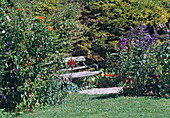 romantischer Sitzplatz im Garten