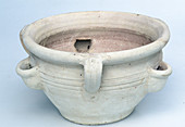 Pocket pot in winterproof light clay