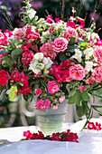 Bouquet with roses, Antirrhinum (snapdragon)