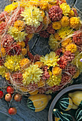 Kranz aus Herbstchrysanthemen