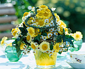 Biedermeier bouquet, Argyranthemum (Marguerite), ivy leaves