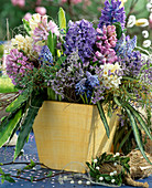 Hyacinthus orientalis (Hyacinths), Limonium (Beach Lilac)